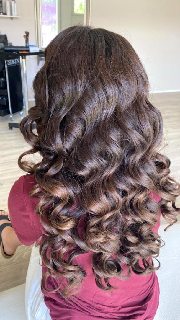 Vjola Hair & Make-up Artist  in Niederwangen-farbe-braun-gewellt-